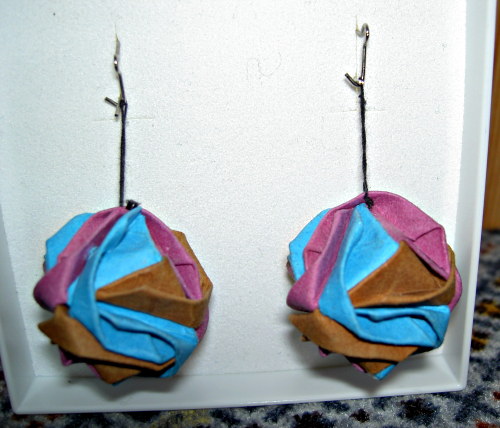 Boucles d'oreilles
Modèle fait à partir du "bijou japonais".
