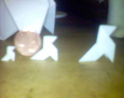 Cocote
Voilà désolé de la médiocre qualité du à mon portable comme aparail photo:p. 3 mini-cocote. j'ai mis une pièce de 1 centime à coté pour la comparaison.
Mots-clés: cocotte minuscule petite origami