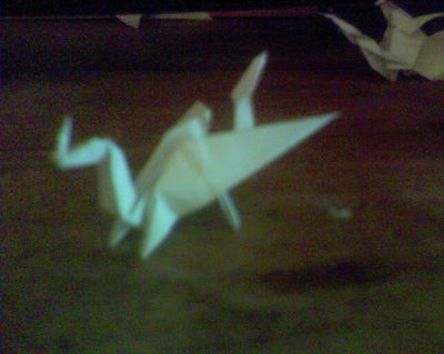 Dragon
Bon bah le premier dragon que j'ai fais:p. Tout petit tout simple... Mon niveau quoi!
Mots-clés: Dragon simple origami