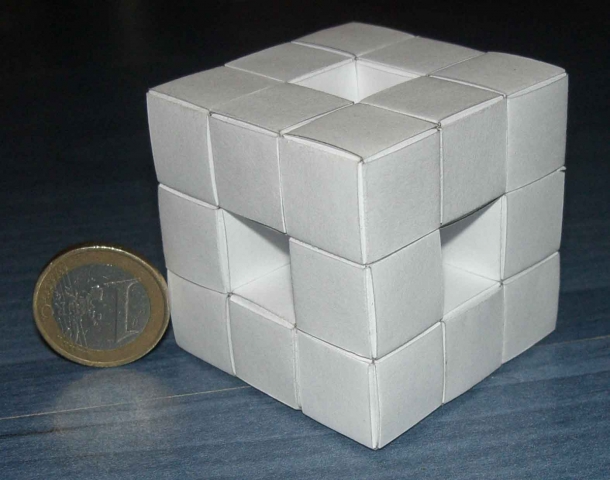 Menger Sponge lvl 1
Et bien voilà enfin mon éponde de menger lvl 1, n'est-elle pas mignone? ...
