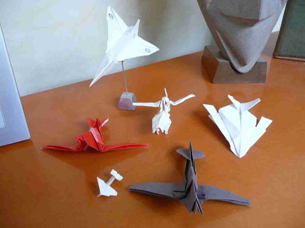 avions et hélicoptère. les gris et rouge sont de mon invention
