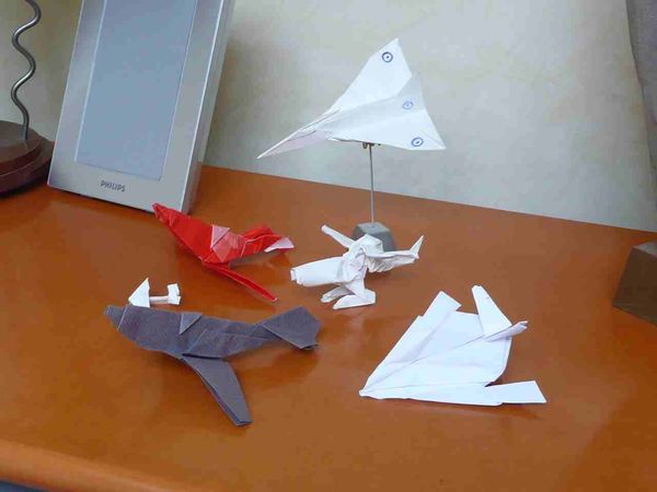 avions et hélicoptère. les gris et rouge sont de mon invention
