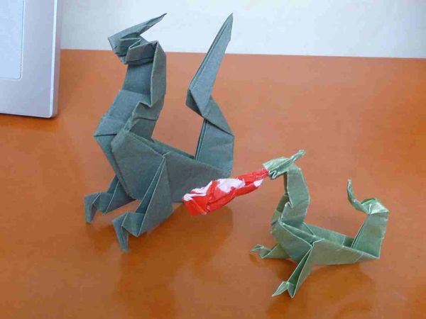 dragons assis
