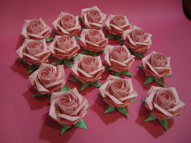 15 roses roses 2
je les ai faites pour un couple qui attends un bébé (fille)
