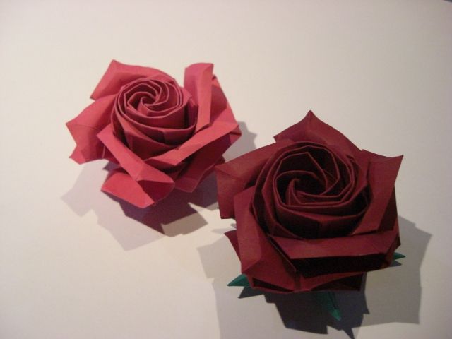 rose rose bien sérrée et rose rouge bien foncée
pour la rose rose j'ai reussi a serrer le spiral sans que ça monte trop. une nouvelle varieté. 
