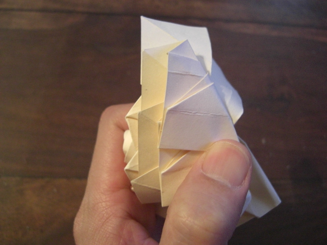 63
Defaire les plis précédent pour finir le 4eme et le 5eme / Unfold the ones you folded before in order to fold 4th and 5th ones
