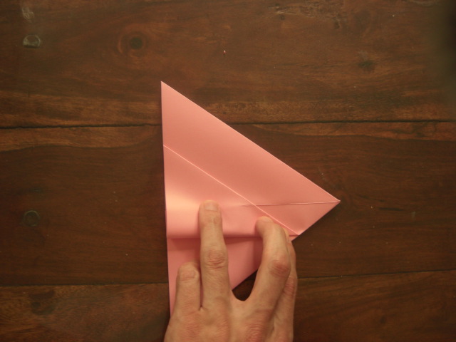 6 
don't fold at the left edge. just pinch the right edge
ne pliez pas le côté gauche, maquez juste le côté droit. 
