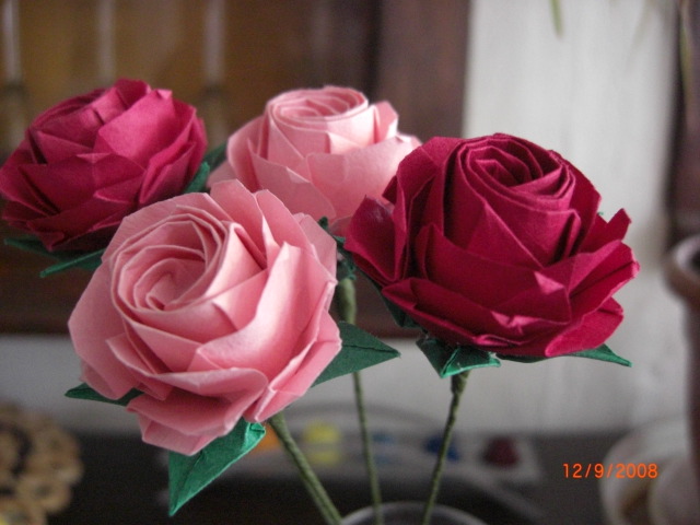 mini rose 1
c'est une seule feuille pentagonale. 
Mots-clés: fivefold kawasaki rose