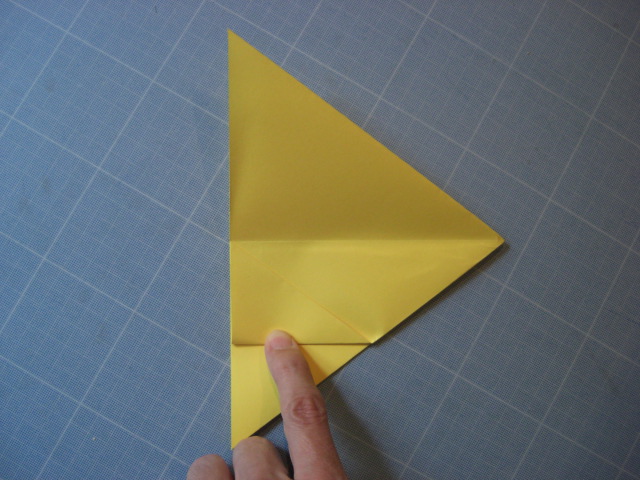 3 
ne pas plier trop fort sur le bord 
do not make a sharp crease on the edge
