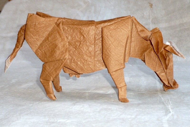 Vache d'après David Llanque
3ème version - Kraft (56g/m^2) + soie contrecollés au MC (70 cm)
Mots-clés: vache