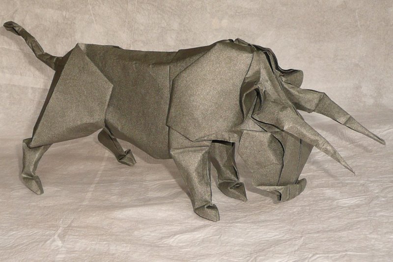 Taureau d'après Stephan Weber
deuxième essai - plié à l'eau en peau d'éléphant traitée au MC (carré de 70 cm)
