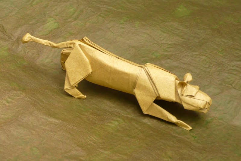 Lionne à l'affut d'après Lionel Albertino
plié en peau d'éléphant (50cm)
