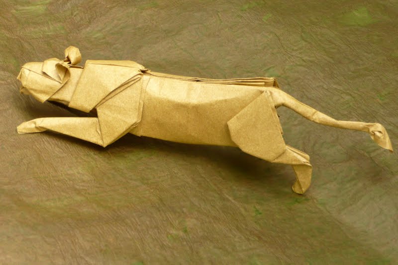 Lionne à l'affut d'après Lionel Albertino
plié en peau d'éléphant (50cm)
