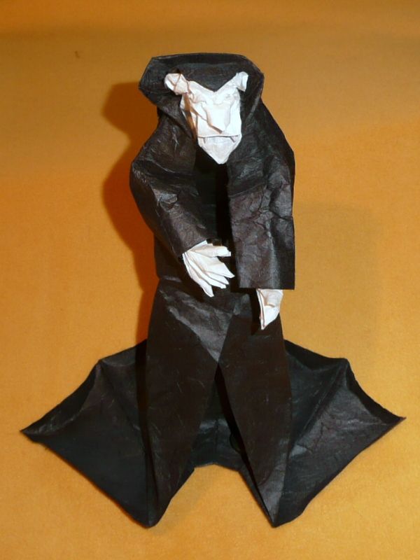 Dracula (gachepapier)
rectangle 30x60 cm - double couche d'unryu + MC
créé pour le défi des peupliers contre origamani
Mots-clés: dracula