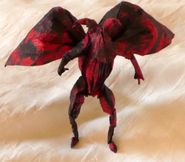 Mephistopheles d'après Mario Adrados Netto
Deux couches (32 cm) de papier soie + MC, plié à sec.
Mots-clés: diable