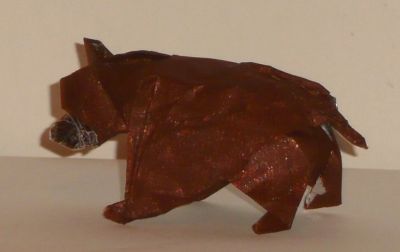 Ours (gachepapier)
Double première !

Mon premier modèle maison et mon premier pliage en alu+papier. Le modèle est inspiré d'un ours de Edwin Corrie, tout mignon mais tout plat.
Mots-clés: ours