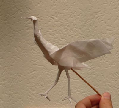 Grue d'après Romàn Díaz
Papier de soie (34 cm; une seule couche de 20g/cm^2) traité au MC
Mots-clés: grue
