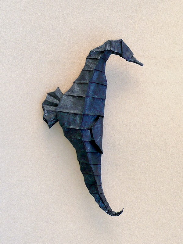 hippocampe mâle (gachepapier)
sandwich alu-unryu 44cm - pour le challenge de Juin 2010 (base du poisson)
