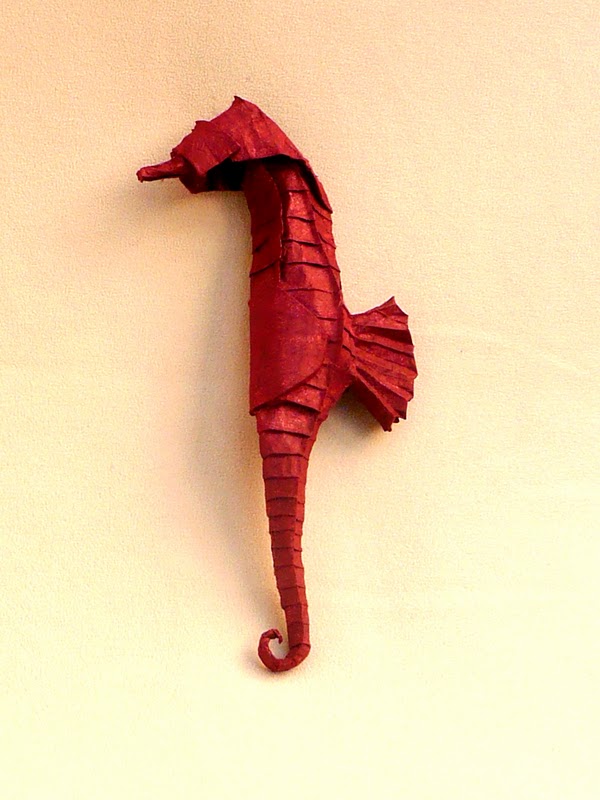 hippocampe mâle (gachepapier) - 2ème version
sandwich alu-unryu 44cm - pour le challenge de Juin 2010 du forum francophone (base du poisson) 
