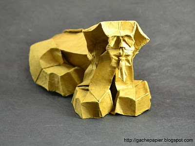 Sphinx
wetfold - lokta 51cm x 75cm (gachepapier)
