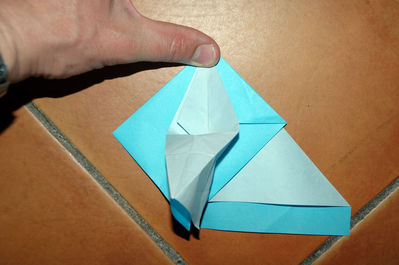 oryx etape 14
ensuite tu pousses le papier par dessous pour le faire sortir (avec ton doigt)
