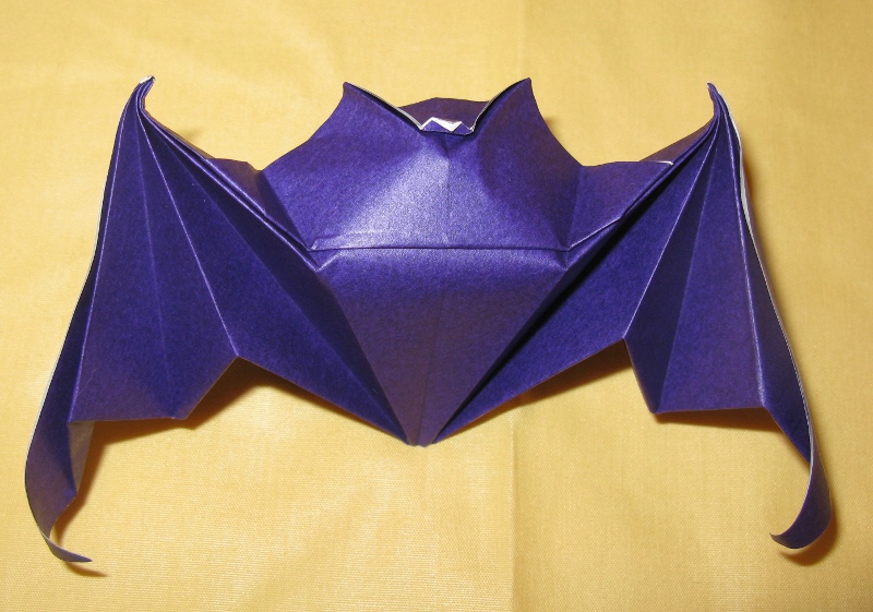 Happy Good Luck Bat de Michael LaFosse
Papier origami
