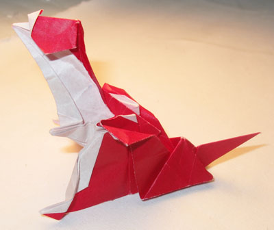 Bébé dragon
Pour le challenge de création de juin 2010 (base du poisson)
Carré de 15X15cm
Papier origami
