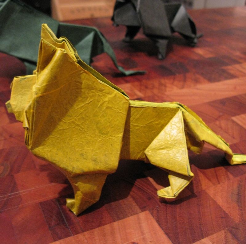 Lion de Robert J. Lang
Papier Sandwich (soie-kraft)
