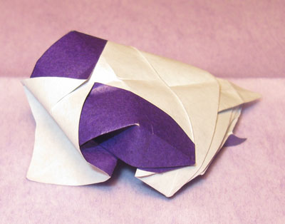 Poisson à grande bouche
Challenge de création de juin 2010 (base du poisson)
Carré de 15X15cm
Papier origami
