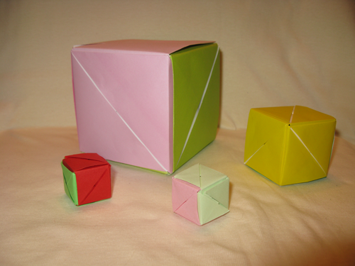 Magic Rose Cube close de Valérie Vann
Papiers divers
