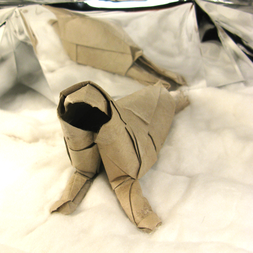 Vaniteux compagnons-vue de face
Défi des peupliers- merryclaudeVSNico2-deux phoques/deux carrés
 Phoque:
  Papier Tibetan
  30X30cm
  Traité au MC
  Modelage a sec
 Glacier:
  Papier métalique
  30X30cm
