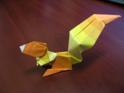 Plié avec plusieurs types de papier, et plusieurs formats; je trouce ce modèle très joli et plutôt facile à plier ce qui est un bel avantage.
Mots-clés: écureuil ; rongeur