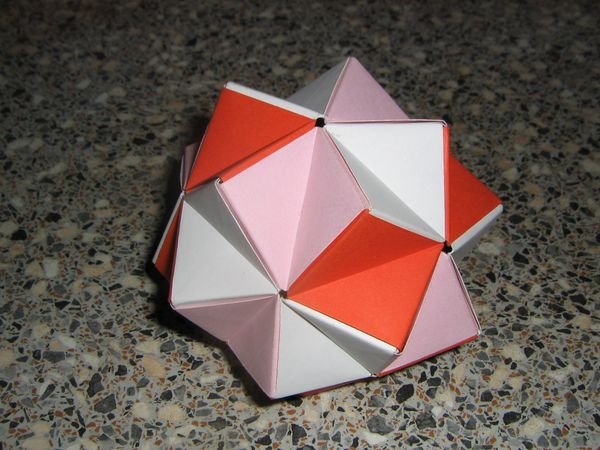 Polyèdre sonobe 30 units
