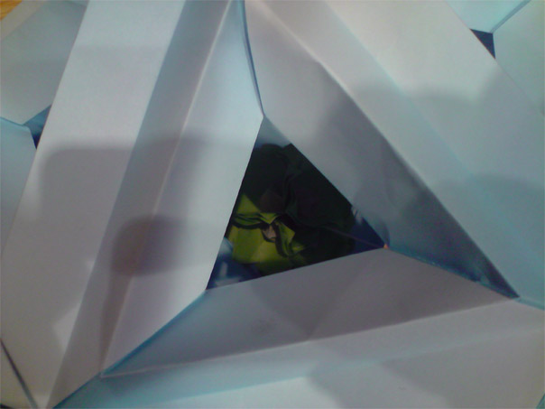 Double décaèdre avec Kusudama à l'intérieur 03
Double décaèdre avec Kusudama à l'intérieur
Mots-clés: modulaire kusudama