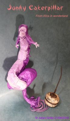 Chenille droguée de Julien Gritte
