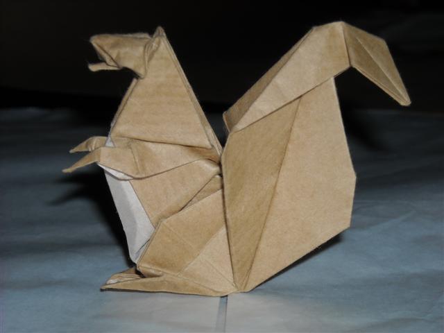 L'écureuil de Michael LAFOSSE
Plié dans un kraft 70 g 21 x 21 cm bicolore
