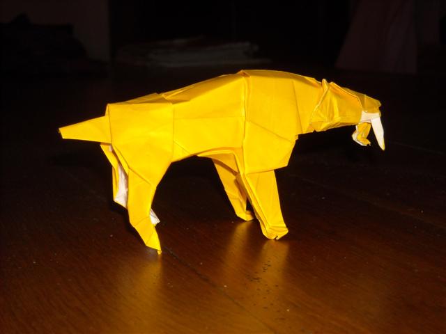 Smilodon de Satoshi Kamiya Vue 2
Papier origami de 25 cm de Côté
