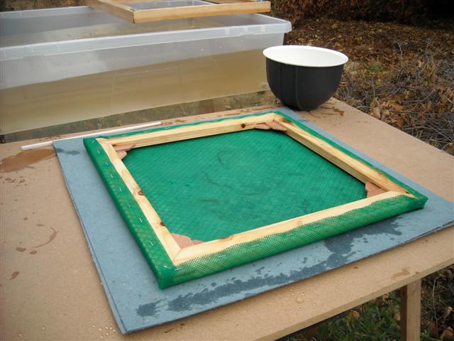 dépot de la feuille sur la plaque

