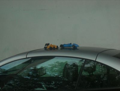 Des burago sur le toit d'une voiture ?
