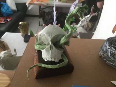 Serpent dans un crâne de Sebl
