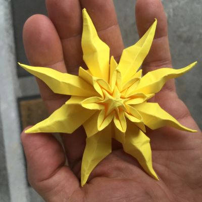 Soleil en papier imprimante
