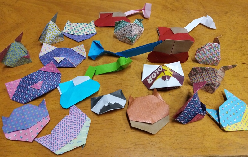 Histoire de chats - 21 Oct 20
- Cheshire cat by Nick Robinson (Chats en origami- NuiNui)
- Tête de chat 3D by Nick Robinson (Chats en origami- NuiNui)
- Excavadora by Coral Roma (Pajarita mag 152)
