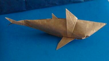 Tiburon - Angel Morollon 
Requin de Angel Morollon. Papier sandwich foil nouvelle generation 
