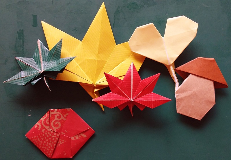 Petit message d’automne
- Feuille d’érable grande (Roman Diaz)
- Feuille d’érable petites (Ayako Kawate)
- Feuille gingko (Kenji Taguchi)
- Champignon (Kunihiko Kasahara)
- Petite enveloppe hexa sur base poisson...
