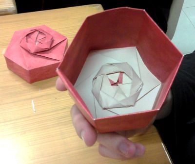 Boîte hex T. Fuse
B. fait du zèle
