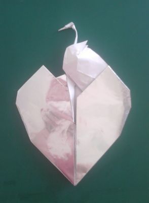 I love origami - Christophe Curat
Heureusement que j'ai un Tee-shirt rouge pour réchauffer un peu le coeur. Alors ça, c'est vraiment un bel hommage. Si vous n'avez pas peur des sinks et autres retournements, c'est pour vous! Merci Christophe. (On le trouve dans le book de convention MFPP 2012)
