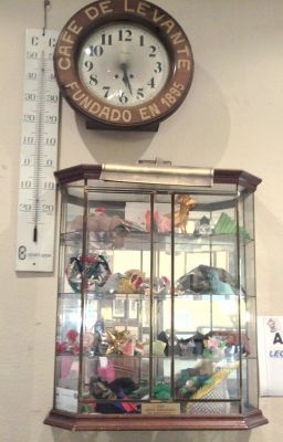 Cafe Levante
La célèbre vitrine du non moins célèbre Grupo Zaragozano de Papiroflexia, à leur quartier général depuis 1895 (ou à peu près)
