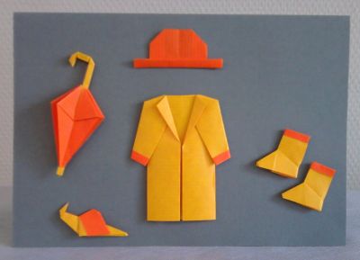 Chapeau melon et bottes de papier
