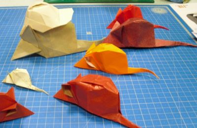 Rap la casquette
Oui, vraiment, ce soir, on en a ratps la casquette!
Le rat de Vicente Palacios, enseigné par l'auteur à moi-même à CDO convention en décembre dernier.
La casquette, dans le Tanteidan 118.
Au fond, un des modulaires de la série xyz...
