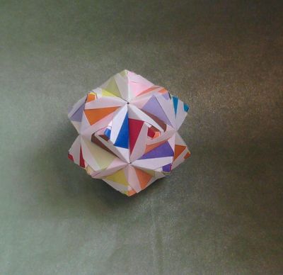 IOIO13 - Task 7 - Sonobe variation - Andey Hechuev
30 modules basés sur le module de Sonobe.
